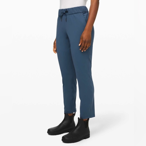 lululemon athletica Pants - Lululemon On the Fly 7/8 Pant Code Blue Size 8